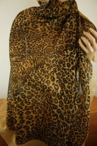 duża chusta w panterkę  110x110cm / 0018005