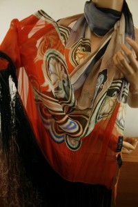 duży szal jedwabny lekki z pięknymi frędzlami 0088801