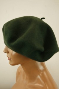 Beret duża średnica 12 cali  100% wełna 0042293 zieleń ciemna leśna