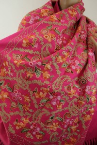 szal z kaszmirem haftowany  ITALIA 0238461 fuksja róż