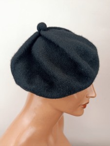Beret wełna damski z pomponikiem /  0777002 / r.51-55 cm    / czarny