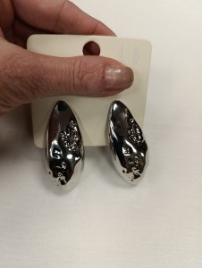 duże metalowe kolczyki w kolorze srebra 0012344
