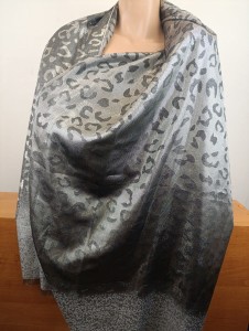 szal  we wzory kryjący  nabłyszczany 0455035 srebro