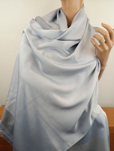 szal lejący jedwabny JWLS 969003 popiel gołębi