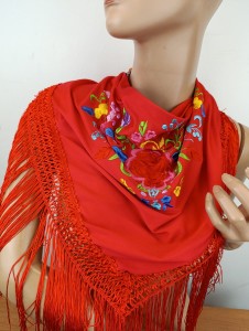 chustka z frędzlami haftowana 0284662 czerwona