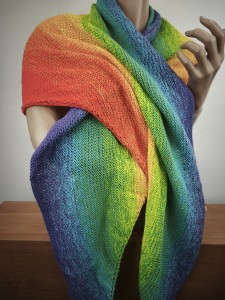 miękka chusta włóczka  wełniana trójkąt- 0077620 wielokolor