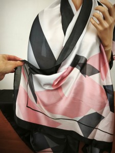 szal jedwab duży  lejący mięsisty 90x180 cm /  0492277