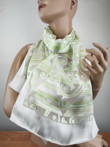 szalik  jedwabny ozdobny lekki   ITALIA 223220 