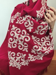  popiel szal z kaszmirem haftowany  ITALIA 023 bordo wiśnia
