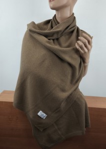 włoski szal kaszmir z wełną w etui  ITALIA 0032500 beż ciemny chłodny tabaka