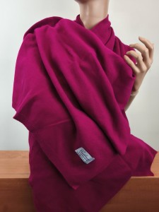 włoski szal kaszmir z wełną w etui  ITALIA 00344410 róż magenta amarant 