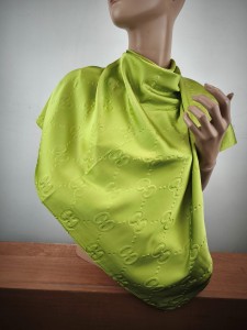 piękna jedwabna apaszka 60x60 cm / 04079006