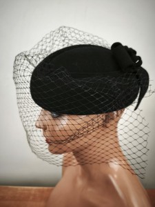 toczek z woalką toczek damski czarny wełniany 041065 butikdominiki.pl