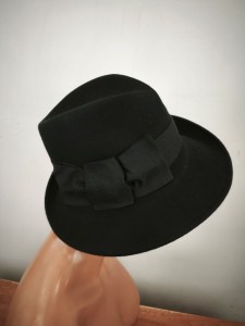 włoski kapelusz wełna asymetryczny  ITALIA COMPLIT  r.54-58 cm  / 14070903 czarny