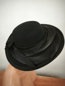 włoski kapelusz wełna asymetryczny  ITALIA COMPLIT  r.54-57 cm  / 14071002 czarny 