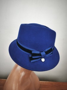 włoski kapelusz filcowy asymetryczny  ITALIA COMPLIT  r.54-57 cm  / 1400502 chaber szafir