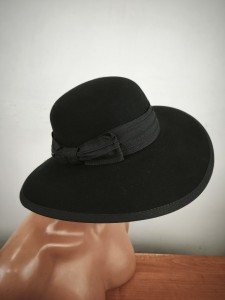 włoski elegancki  kapelusz wełna asymetryczny  ITALIA COMPLIT  r.53-56 cm  / 14088702 czarny 