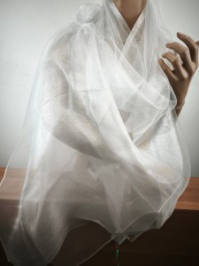 szal jedwabny wieczorowy 2-warstwowy srebro jasne mgiełka  LD 0047412