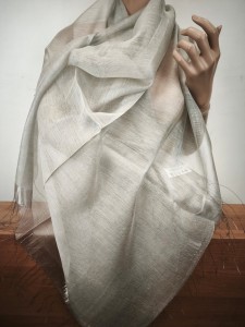 lekki szal matowy  jedwabny JW 00850055 jasna popiel 