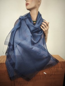 szal wizytowy do sukienki jedwabny JW 001365 granat niebieski-jeans butikdominiki.pl