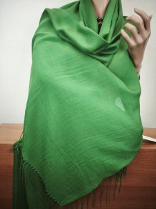 lekki gładki szal  na ramiona i pod szyję   0081116 MJW-NM   zieleń