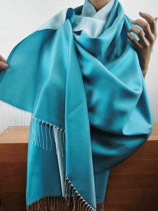 szal do sukienki opalizujący jedwab 057680 turkus 2 stronny