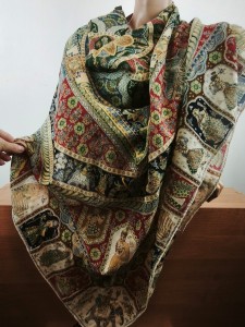 piekna klasyczna duża chusta cienka wełenka mgiełka 130x130 cm /   ITALY  0085520