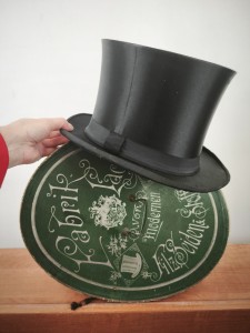 cylinder VINTAGE szapoklak SKŁADANY ! ORYGINALNY z pudełkiem  rozm. 54-56,5 cm   / 00655510 butikdominiki.pl  