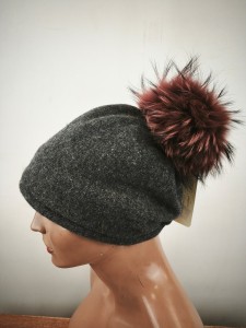 CZAPKA wełniana new wool z pomponem naturalnym / NIKA 0367301 ciemna popiel melanż 