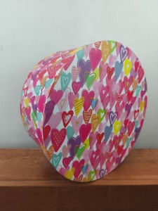 pudło pudełko na kapelusze  średnica 34 cm  wysokość 17 cm  / 00720017