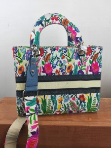torebka pokrtta dzianiną kuferek 29x24x13 cm   9830220