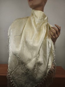 elegancka  apaszka chustka jedwabna żakardowa z frędzlami  80x80 cm/ 0031103 butikdominiki.pl / ekri krem