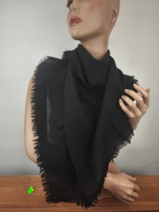 apaszka wełniana cienka wełenka 100% /  65x65 cm  / 0084471 czarna 