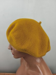 beret 11,5 cali / średnica 29 cm /czeski woolmark 100% wełna / 055209 miodowy miód