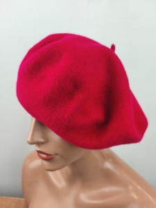 beret 11,5 cali / średnica 29 cm /czeski woolmark 100% wełna / 055214 malina mocna