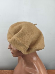 beret 11,5 cali / średnica 29 cm /czeski woolmark 100% wełna / 055233 beż camel