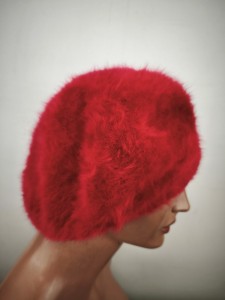 beret toczek z angory  r.53-56 cm  / 0019900 czerwony