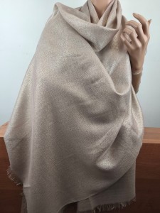 duży lekki szal wieczorowy 007784 beż fango kamienny ze złotymi drobinkami