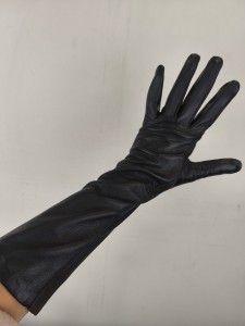 rękawiczki skórka naturalna nieocieplane bez podszewki  długie 40 cm   / rozm. M 0044633 czarne 