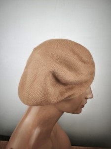 lekki cieńszy beret dzianinowy wełna modal mięsisty mięciutki  098862 beż camel