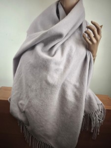 duży  szal ciepły mięsisty 100% wełna new wool  0451020 fiolet blady 