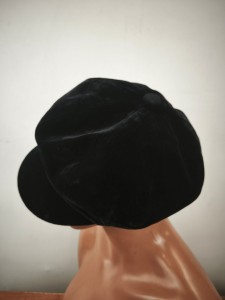 kaszkiet welurowy aksamitny obszerny  rozm.55-59 cm / 0025241 czarny 