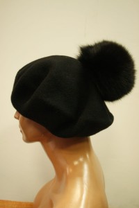 Beret 100% z pomponem naturalnym lis r.53-59 cm /   0243681 butikdominiki.pl   